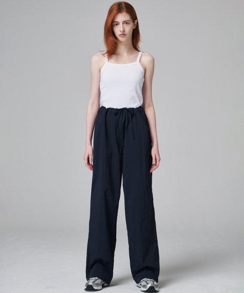 MALOUPE(マロップ)の「2162 軽量ナイロンワイドパンツ(ネイビー)(その他パンツ・レディース・ネイビー・MEDIUM/SMALL)」の3枚目の写真