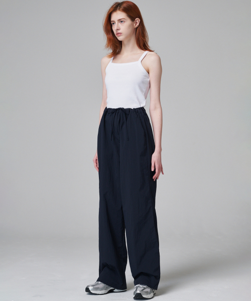 MALOUPE(マロップ)の「2162 軽量ナイロンワイドパンツ(ネイビー)(その他パンツ・レディース・ネイビー・MEDIUM/SMALL)」の4枚目の写真