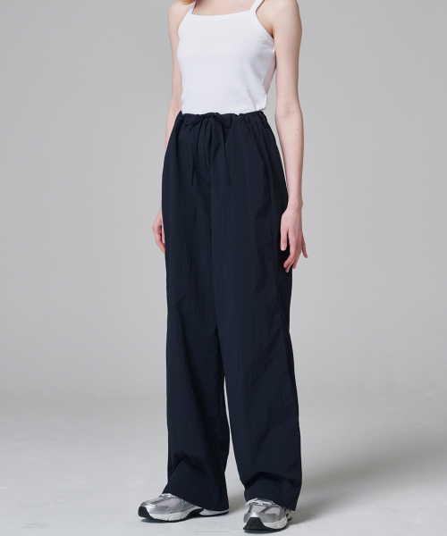 MALOUPE(マロップ)の「2162 軽量ナイロンワイドパンツ(ネイビー)(その他パンツ・レディース・ネイビー・MEDIUM/SMALL)」の7枚目の写真