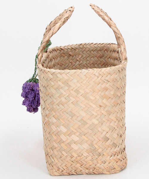 FREAK'S STORE(フリークスストア)の「toca/トーカ 別注 チャーム付き BASIC SEAGRASS TOTE/シーグラス トートバッグ(かごバッグ・レディース・パープル/イエロー/グリーン・ONE SIZE)」の4枚目の写真