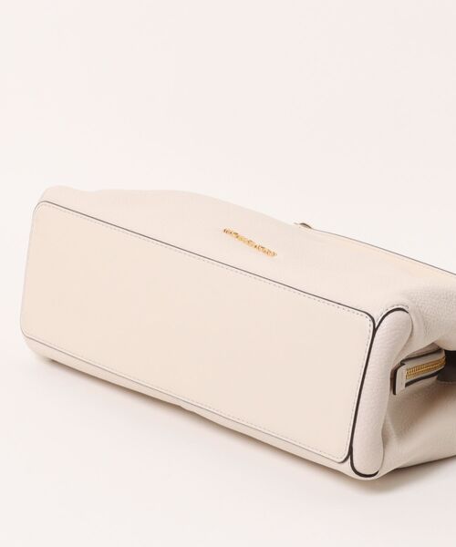 MICHAEL KORS(マイケルコース)の「CHRISTINA ガセット ショルダー ミディアム(ショルダーバッグ・レディース・ベージュ系・FREE)」の3枚目の写真
