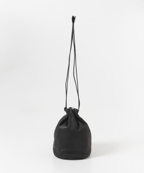 folna(フォルナ)の「Folna LEATHER DRAWSTRING BAG(ショルダーバッグ・レディース・ブラック・FREE)」の2枚目の写真