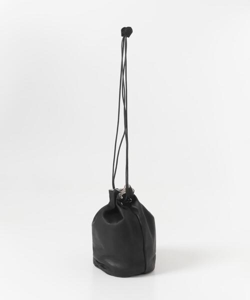 folna(フォルナ)の「Folna LEATHER DRAWSTRING BAG(ショルダーバッグ・レディース・ブラック・FREE)」の3枚目の写真