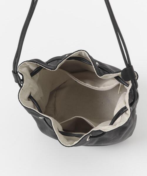 folna(フォルナ)の「Folna LEATHER DRAWSTRING BAG(ショルダーバッグ・レディース・ブラック・FREE)」の6枚目の写真