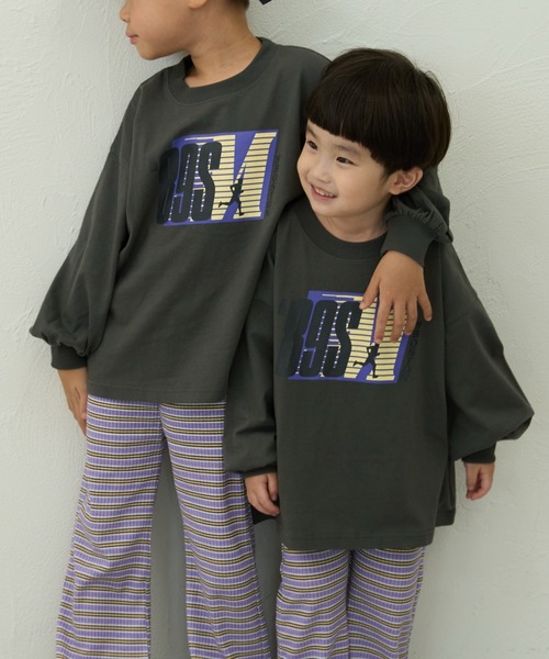 pairmanon(ペアマノン)の「【90-150cm】綿100% アソートロゴプリントオーバーサイズ長袖Tシャツ(Tシャツ/カットソー・キッズ・ネイビー/グレー系その他/イエロー/ブルー/ブルー系その他/グレー/レッド系その他/チャコールグレー・100/130/120/140/150/90/110)」の2枚目の写真