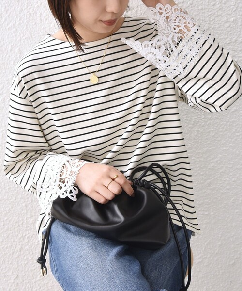 SHIPS Colors(シップス カラーズ)の「【WEB限定】〈手洗い可能〉ボーダー ポンチ レースカフス トップス◇(Tシャツ/カットソー・レディース・オフホワイト/ブラック・ONE SIZE)」の2枚目の写真