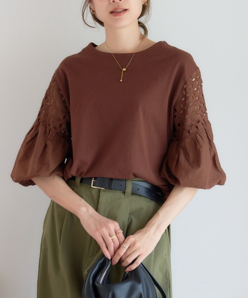GROWING RICH(グローウィングリッチ)の「刺繍レーススリーブプルオーバー(Tシャツ/カットソー・レディース・オフホワイト/ブラウン/ブラック/チャコールグレー・M/L)」の1枚目の写真