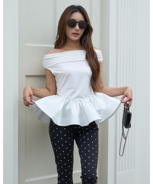 BIRTHDAY BASH（バースデイバッシュ）の「OFF SHOULDER DOCKING TOPS（オフショルダードッキングトップス）（Tシャツ/カットソー・レディース・ホワイト/ブラック・FREE）」の17枚目の写真