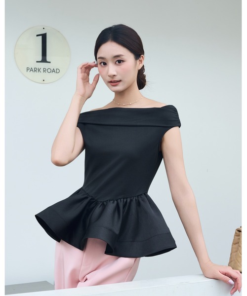 BIRTHDAY BASH（バースデイバッシュ）の「OFF SHOULDER DOCKING TOPS（オフショルダードッキングトップス）（Tシャツ/カットソー・レディース・ホワイト/ブラック・FREE）」の4枚目の写真
