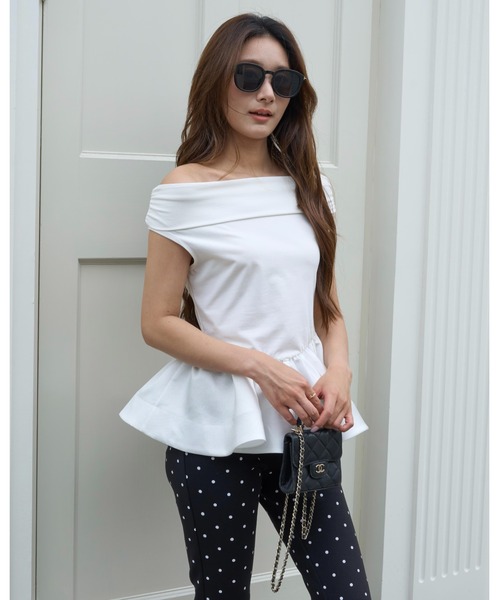 BIRTHDAY BASH（バースデイバッシュ）の「OFF SHOULDER DOCKING TOPS（オフショルダードッキングトップス）（Tシャツ/カットソー・レディース・ホワイト/ブラック・FREE）」の19枚目の写真
