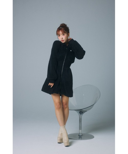 MISTREASS（ミストレアス）の「Logo Embroidery Boa Dress（ワンピース・レディース・ブラック・FREE）」の3枚目の写真