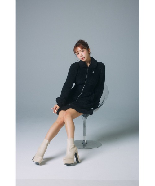 MISTREASS（ミストレアス）の「Logo Embroidery Boa Dress（ワンピース・レディース・ブラック・FREE）」の6枚目の写真