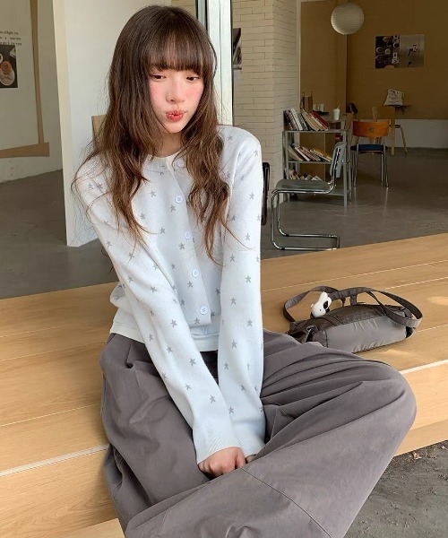 AsRiRe(アスリレイ)の「26aw 三色展開/スターモチーフ総柄コンパクトニットカーディガン(カーディガン/ボレロ・レディース・ダークグレー/ブルー/ライトグレー・M)」の12枚目の写真