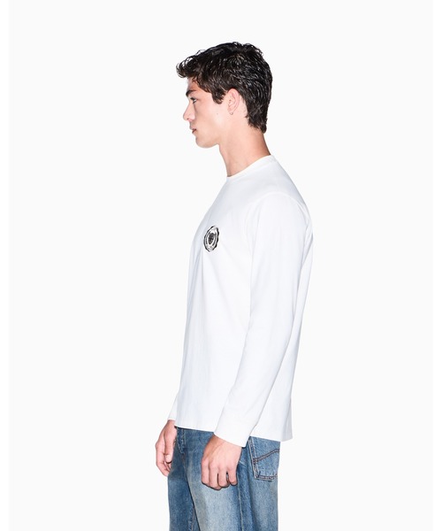 ARMANI EXCHANGE（アルマーニエクスチェンジ）の「【A|X アルマーニ エクスチェンジ】CO エンブレムロゴ レギュラーフィット 長袖クルーネックTシャツ/REGULAR（Tシャツ/カットソー・メンズ・オフホワイト・XX-LARGE/X-SMALL/X-LARGE/SMALL/MEDIUM/LARGE）」の2枚目の写真