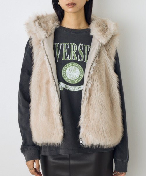 AZUL by moussy(アズールバイマウジー)の「ミックスフードファーベスト 秋服 冬服(ベスト・レディース・ベージュ/ブラウン・FREE)」の2枚目の写真