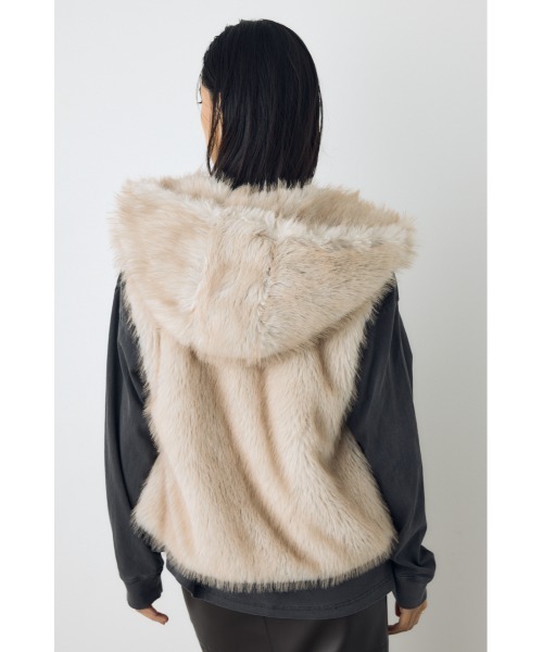AZUL by moussy(アズールバイマウジー)の「ミックスフードファーベスト 秋服 冬服(ベスト・レディース・ベージュ/ブラウン・FREE)」の14枚目の写真