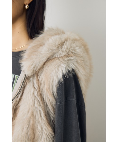 AZUL by moussy(アズールバイマウジー)の「ミックスフードファーベスト 秋服 冬服(ベスト・レディース・ベージュ/ブラウン・FREE)」の16枚目の写真