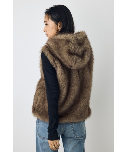 AZUL by moussy(アズールバイマウジー)の「ミックスフードファーベスト 秋服 冬服(ベスト・レディース・ベージュ/ブラウン・FREE)」の3枚目の写真