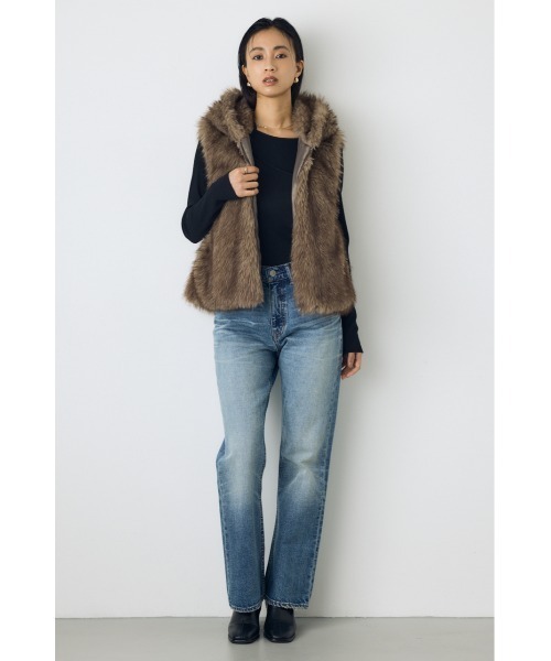 AZUL by moussy(アズールバイマウジー)の「ミックスフードファーベスト 秋服 冬服(ベスト・レディース・ベージュ/ブラウン・FREE)」の4枚目の写真