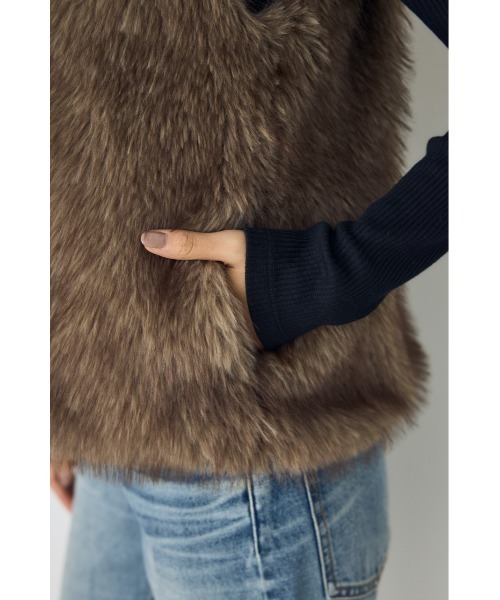 AZUL by moussy(アズールバイマウジー)の「ミックスフードファーベスト 秋服 冬服(ベスト・レディース・ベージュ/ブラウン・FREE)」の9枚目の写真