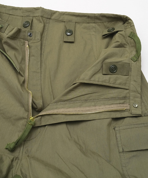 YMCLKY(ワイエムシーエルケーワイ)の「米軍タイプ M-51 オーバーパンツ YMCLKY. #PP388YN(カーゴパンツ・メンズ・オリーブ・SMALL)」の9枚目の写真