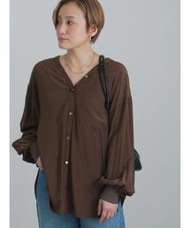 【マシンウォッシャブル】金釦Vネックブラウス