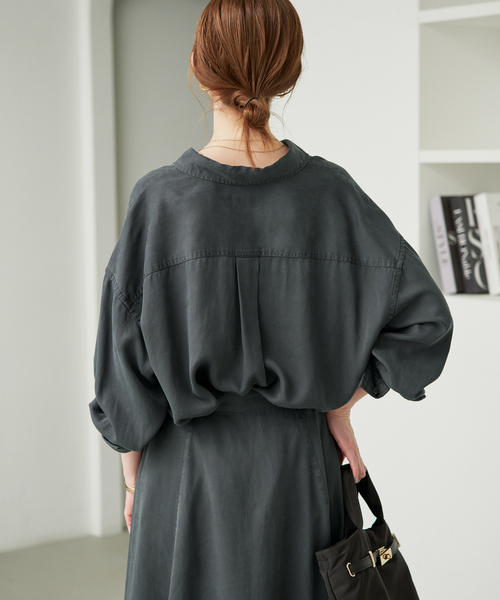SLOBE IENA(スローブイエナ)の「《シリーズあり/セットアップ可/追加》製品染めシャツ(シャツ/ブラウス・レディース・グレー/ブラウン・FREE)」の15枚目の写真