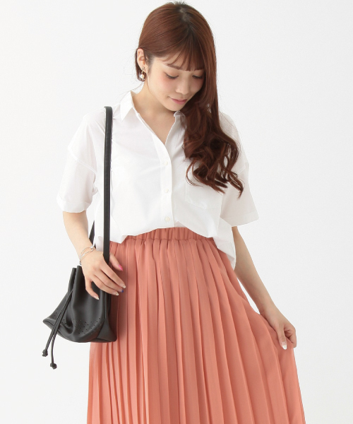 earth music&ecology（アースミュージックアンドエコロジー）の「【2016Summer】ドロップショルダーVネックシャツ（シャツ/ブラウス・レディース・オフホワイト/ベージュ/ネイビー/ストライプ・FREE）」の2枚目の写真