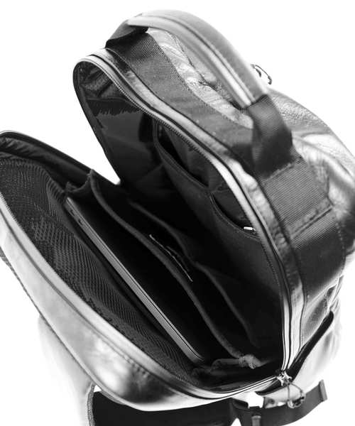 BROSKI AND SUPPLY(ブロスキーアンドサプライ)の「防水レザーバックパック【BROSKI AND SUPPLY/ブロスキーアンドサプライ】novice / waterproof leather backpack(バックパック/リュック・メンズ・ブラック・FREE)」の13枚目の写真