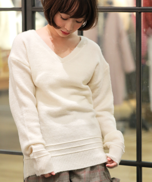 apres jour（アプレジュール）の「やわらかVネックスソラインニット【ZOZOTOWN限定アイテム】（ニット/セーター・レディース・オフホワイト/イエロー/ラベンダー・フリー）」の2枚目の写真