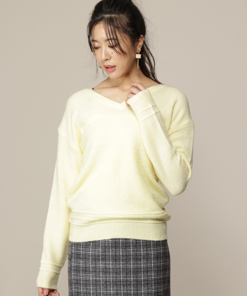 apres jour（アプレジュール）の「やわらかVネックスソラインニット【ZOZOTOWN限定アイテム】（ニット/セーター・レディース・オフホワイト/イエロー/ラベンダー・フリー）」の3枚目の写真