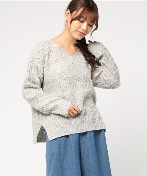 Lugnoncure（ルノンキュール）の「ネップＶネックプルオーバー（ニット/セーター・レディース・ブラック/ベージュ/ブラウン/グレー・MEDIUM）」の2枚目の写真