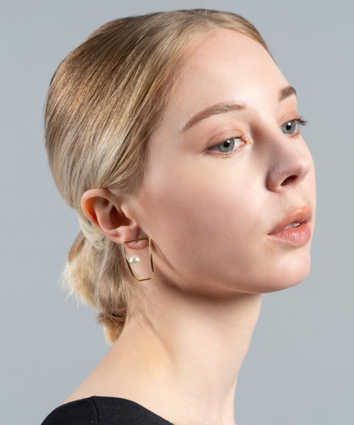 petitcro（プティクロ）の「【petitcro】ポイントパール　フープピアス（ピアス（両耳用）・レディース・ゴールド/ホワイト系その他2/ゴールド系その他/ゴールド系その他3・ONE SIZE）」の2枚目の写真