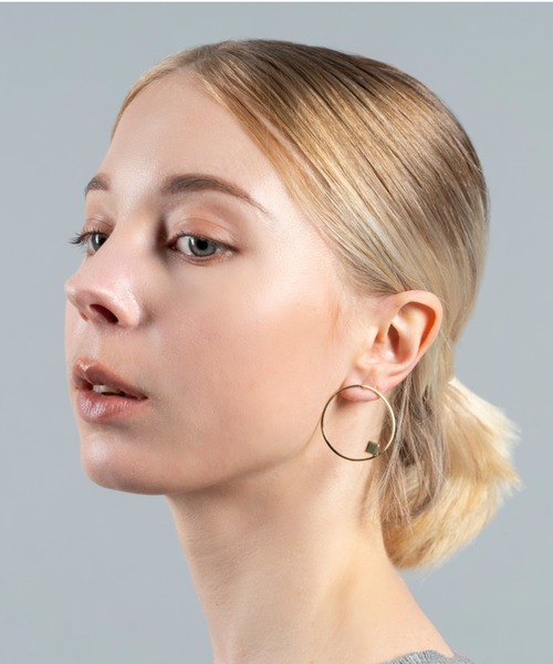 petitcro（プティクロ）の「【petitcro】ポイントパール　フープピアス（ピアス（両耳用）・レディース・ゴールド/ホワイト系その他2/ゴールド系その他/ゴールド系その他3・ONE SIZE）」の8枚目の写真