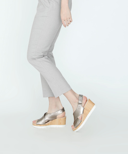 Clarks(クラークス)の「Cammy Pearl / キャミーパール (ブラックレザー)(サンダル・レディース・ブラック・4/6/3/5/5.5/4.5/3.5)」の5枚目の写真