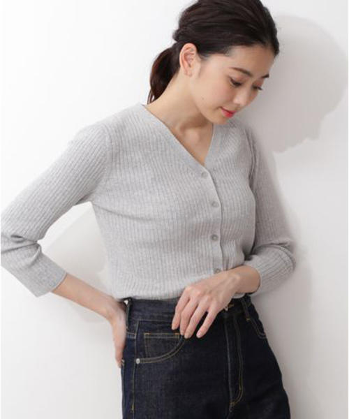 NATURAL BEAUTY BASIC（ナチュラルビューティーベーシック）の「【Oggi 5月号掲載】[洗える]ファインハイゲージ リブカーデ（カーディガン/ボレロ・レディース・ブラック/グレー/オフホワイト/ブラウン/ピンク/ブルー・MEDIUM）」の3枚目の写真