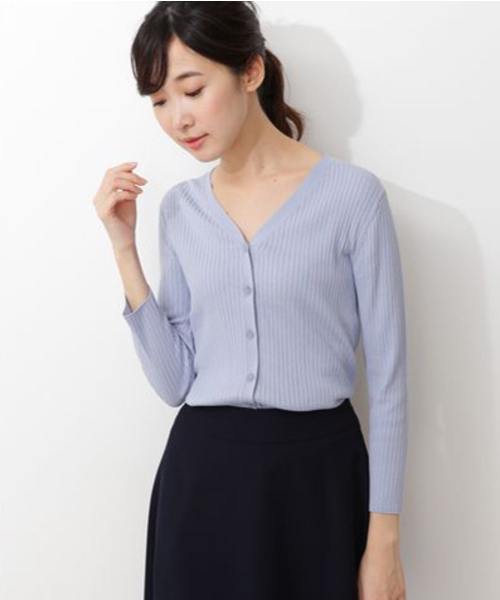 NATURAL BEAUTY BASIC（ナチュラルビューティーベーシック）の「【Oggi 5月号掲載】[洗える]ファインハイゲージ リブカーデ（カーディガン/ボレロ・レディース・ブラック/グレー/オフホワイト/ブラウン/ピンク/ブルー・MEDIUM）」の20枚目の写真