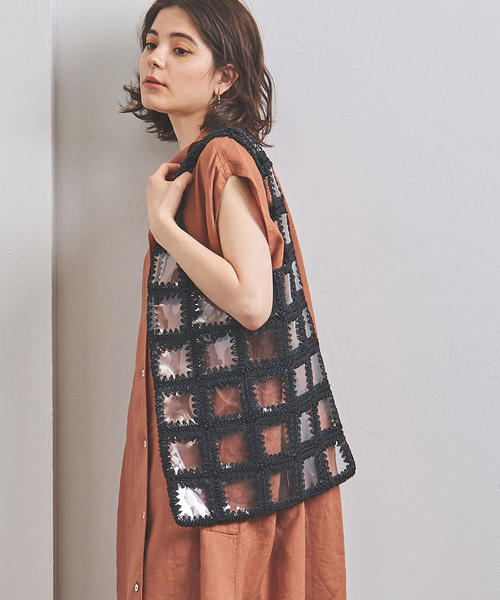 UNITED ARROWS（ユナイテッドアローズ）の「＜JAMIRAY（ジャミレイ）＞PVC パッチ ショップ バッグ ◆（ショルダーバッグ・レディース・ブラック/ナチュラル・FREE）」の2枚目の写真