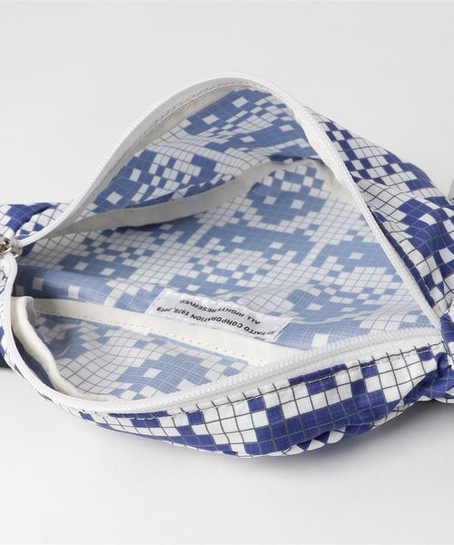 FABRICK(ファブリック)の「FABRICK【SPACE INVADERS】WAIST BAG(ボディバッグ/ウエストポーチ・メンズ・マルチ・ONE SIZE)」の4枚目の写真
