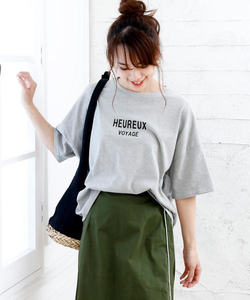 Bifrost(ビフレスト)の「BIG ロゴTシャツ(Tシャツ/カットソー・レディース・ブラック/ベージュ/オフホワイト/グリーン/杢グレー・FREE)」の3枚目の写真