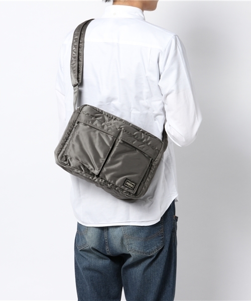 PORTER(ポーター)の「PORTER TANKER SHOULDER BAG <B印 YOSHIDA SELECT>(ショルダーバッグ・メンズ・ブラック系その他・ONE SIZE)」の2枚目の写真