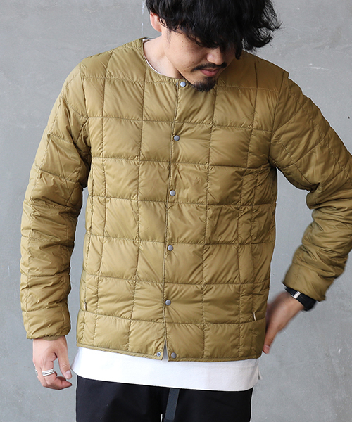 TAION（タイオン）の「[TAION/タイオン] クルーネックボタンインナーダウンジャケット（ダウンジャケット/コート・メンズ・ブラック/ベージュ/ネイビー/グレー/オフホワイト/オリーブ・M/L/XL）」の4枚目の写真