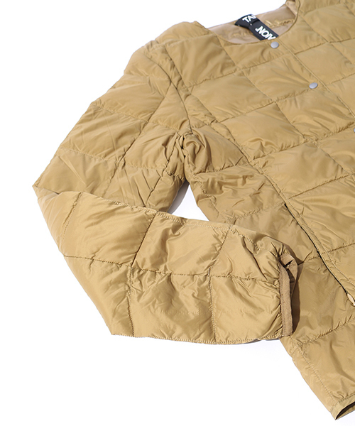 TAION（タイオン）の「[TAION/タイオン] クルーネックボタンインナーダウンジャケット（ダウンジャケット/コート・メンズ・ブラック/ベージュ/ネイビー/グレー/オフホワイト/オリーブ・M/L/XL）」の19枚目の写真