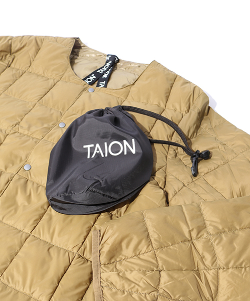 TAION（タイオン）の「[TAION/タイオン] クルーネックボタンインナーダウンジャケット（ダウンジャケット/コート・メンズ・ブラック/ベージュ/ネイビー/グレー/オフホワイト/オリーブ・M/L/XL）」の22枚目の写真