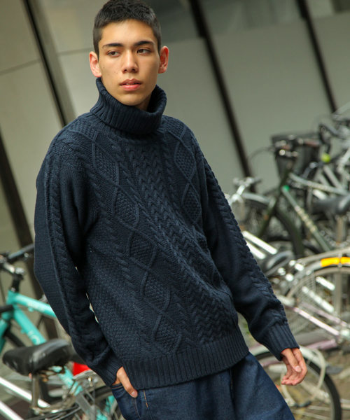 ZIP FIVE(ジップファイブ)の「タートルケーブルニットセーター(ニット/セーター・レディース・ブラック/ダークグリーン/ベージュ/ネイビー/ブラウン/グレー/オフホワイト/オリーブ/カーキ/アイボリー/モカ/ブルー/キャメル/スモークピンク/ワイン/オレンジ/マスタード・SMALL/MEDIUM/LARGE/X-LARGE)」の11枚目の写真