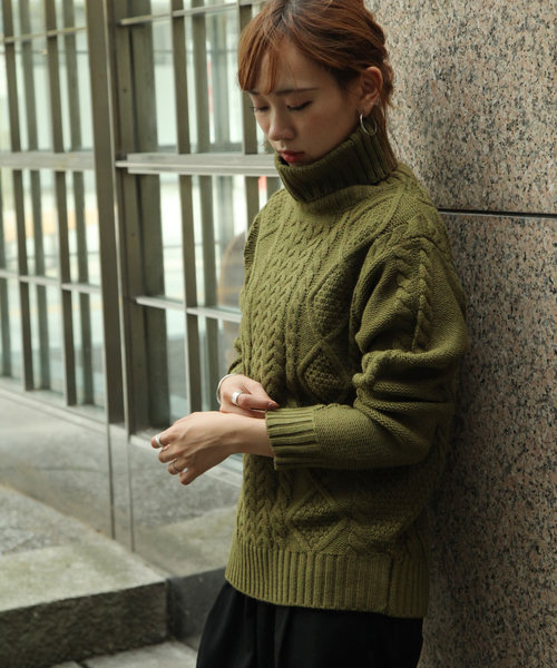 ZIP FIVE(ジップファイブ)の「タートルケーブルニットセーター(ニット/セーター・レディース・ブラック/ダークグリーン/ベージュ/ネイビー/ブラウン/グレー/オフホワイト/オリーブ/カーキ/アイボリー/モカ/ブルー/キャメル/スモークピンク/ワイン/オレンジ/マスタード・SMALL/MEDIUM/LARGE/X-LARGE)」の10枚目の写真