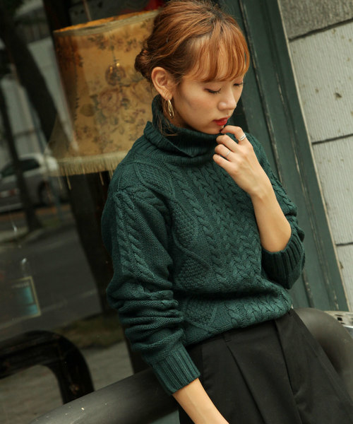 ZIP FIVE(ジップファイブ)の「タートルケーブルニットセーター(ニット/セーター・レディース・ブラック/ダークグリーン/ベージュ/ネイビー/ブラウン/グレー/オフホワイト/オリーブ/カーキ/アイボリー/モカ/ブルー/キャメル/スモークピンク/ワイン/オレンジ/マスタード・SMALL/MEDIUM/LARGE/X-LARGE)」の8枚目の写真