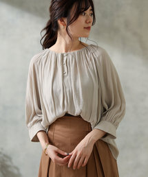 パウダーサテンギャザーブラウス