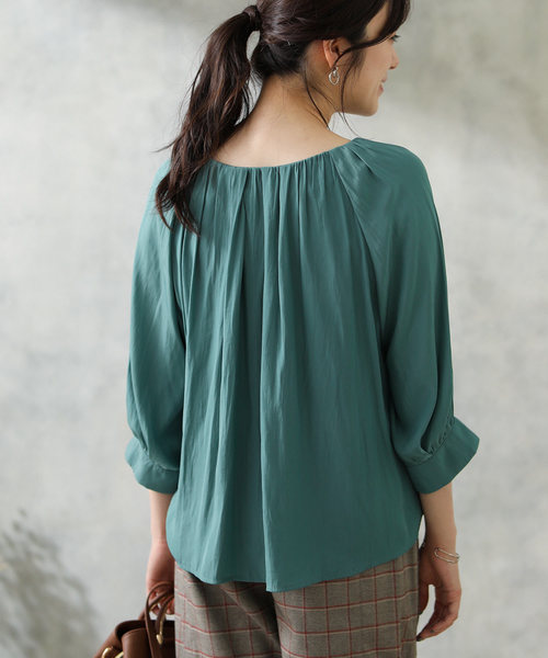 Gready Brilliant（グレディブリリアン）の「パウダーサテンギャザーブラウス（シャツ/ブラウス・レディース・モカ/ブルーグリーン/グレイッシュベージュ・FREE）」の18枚目の写真