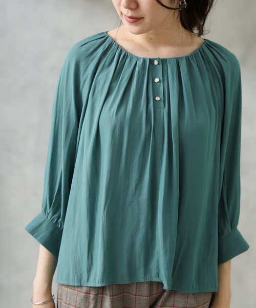 Gready Brilliant（グレディブリリアン）の「パウダーサテンギャザーブラウス（シャツ/ブラウス・レディース・モカ/ブルーグリーン/グレイッシュベージュ・FREE）」の19枚目の写真